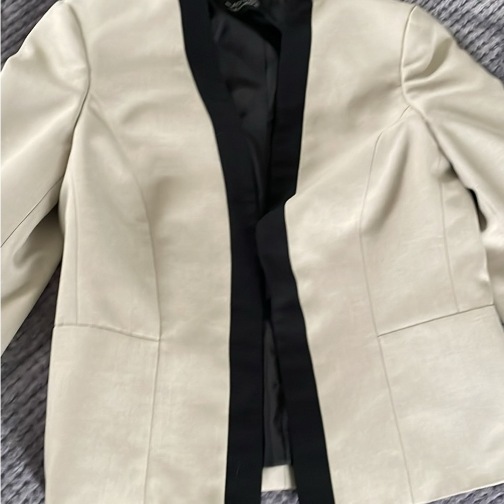 Evan Picone Cream and Black Blazers Suit Jackets